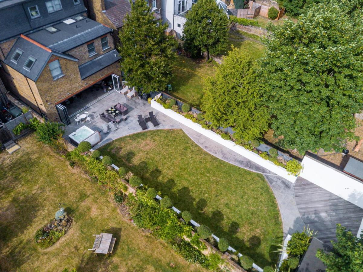 Dream House London With Gym, Cinema And Housekeeper Villa Ийлинг Екстериор снимка
