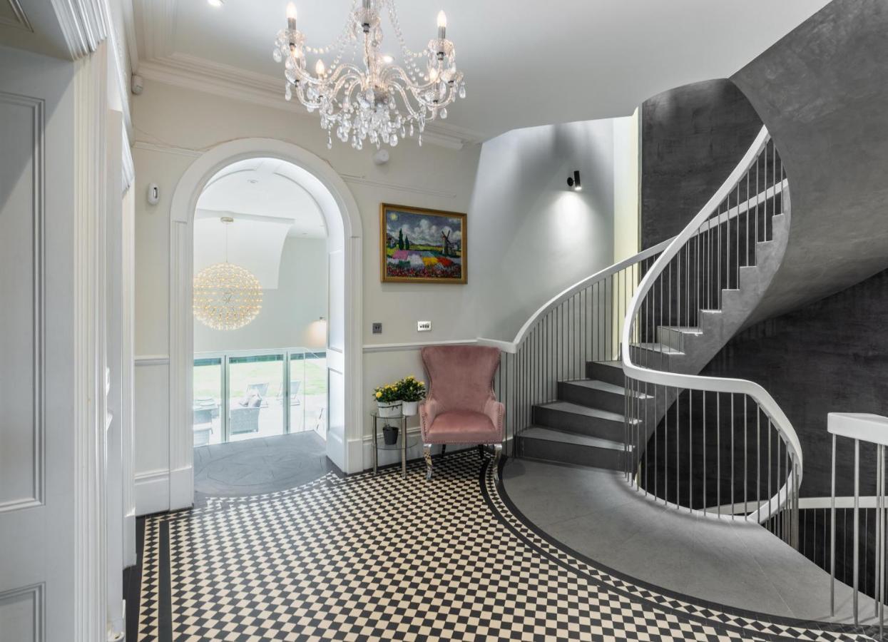 Dream House London With Gym, Cinema And Housekeeper Villa Ийлинг Екстериор снимка