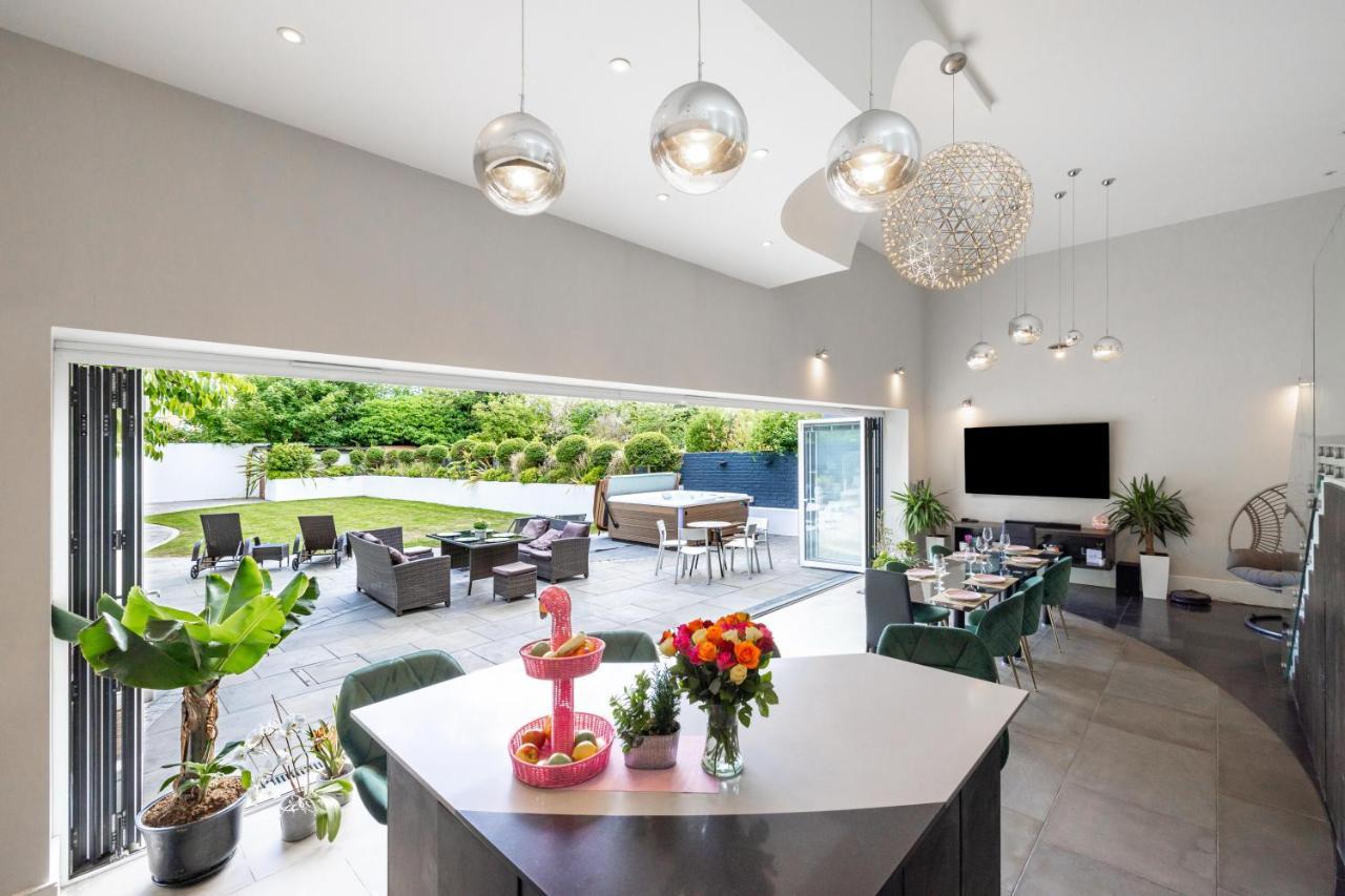 Dream House London With Gym, Cinema And Housekeeper Villa Ийлинг Екстериор снимка