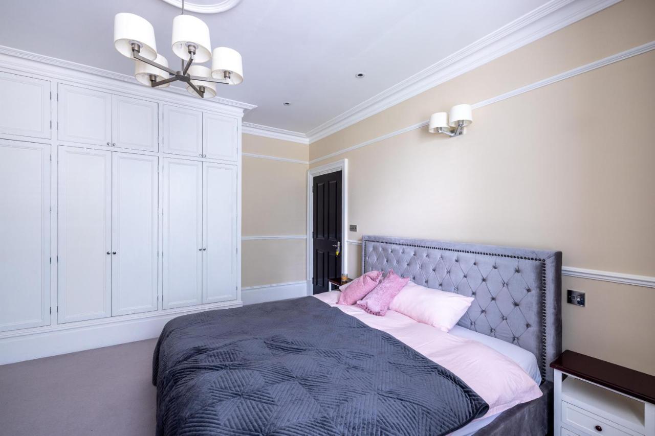 Dream House London With Gym, Cinema And Housekeeper Villa Ийлинг Екстериор снимка