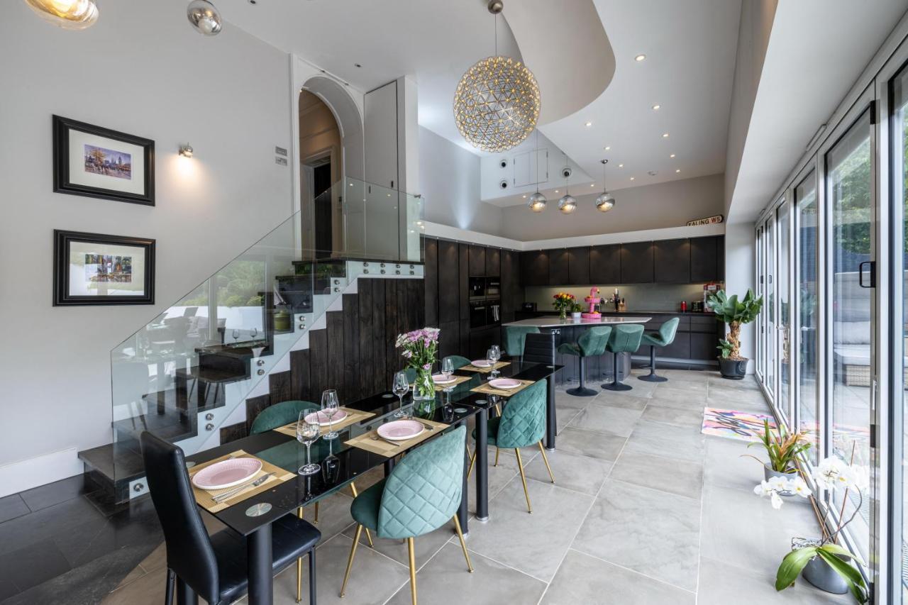 Dream House London With Gym, Cinema And Housekeeper Villa Ийлинг Екстериор снимка