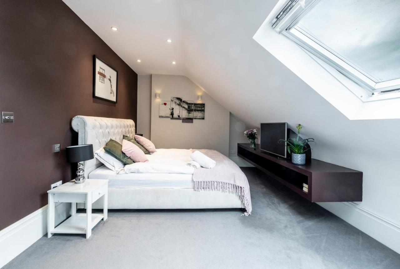 Dream House London With Gym, Cinema And Housekeeper Villa Ийлинг Екстериор снимка