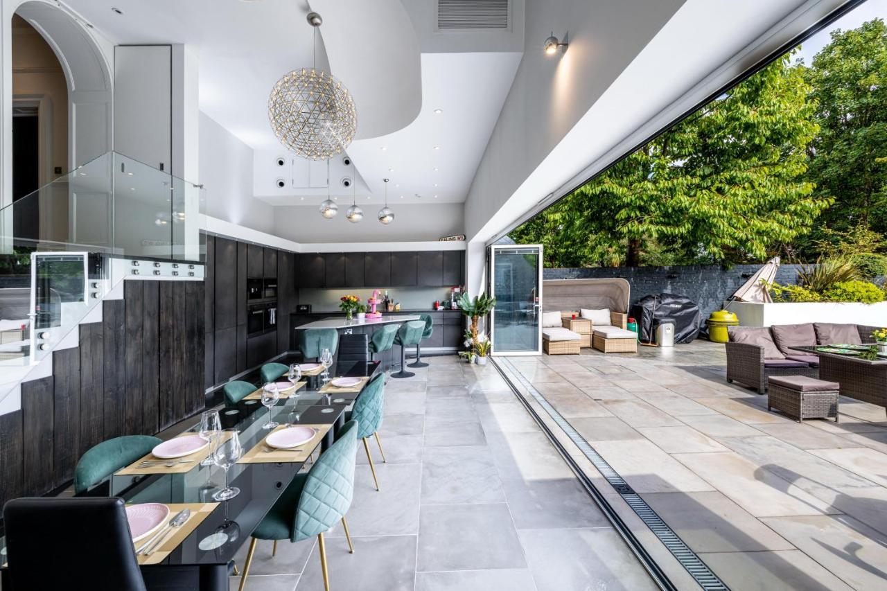 Dream House London With Gym, Cinema And Housekeeper Villa Ийлинг Екстериор снимка