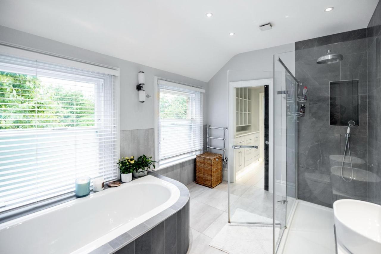 Dream House London With Gym, Cinema And Housekeeper Villa Ийлинг Екстериор снимка
