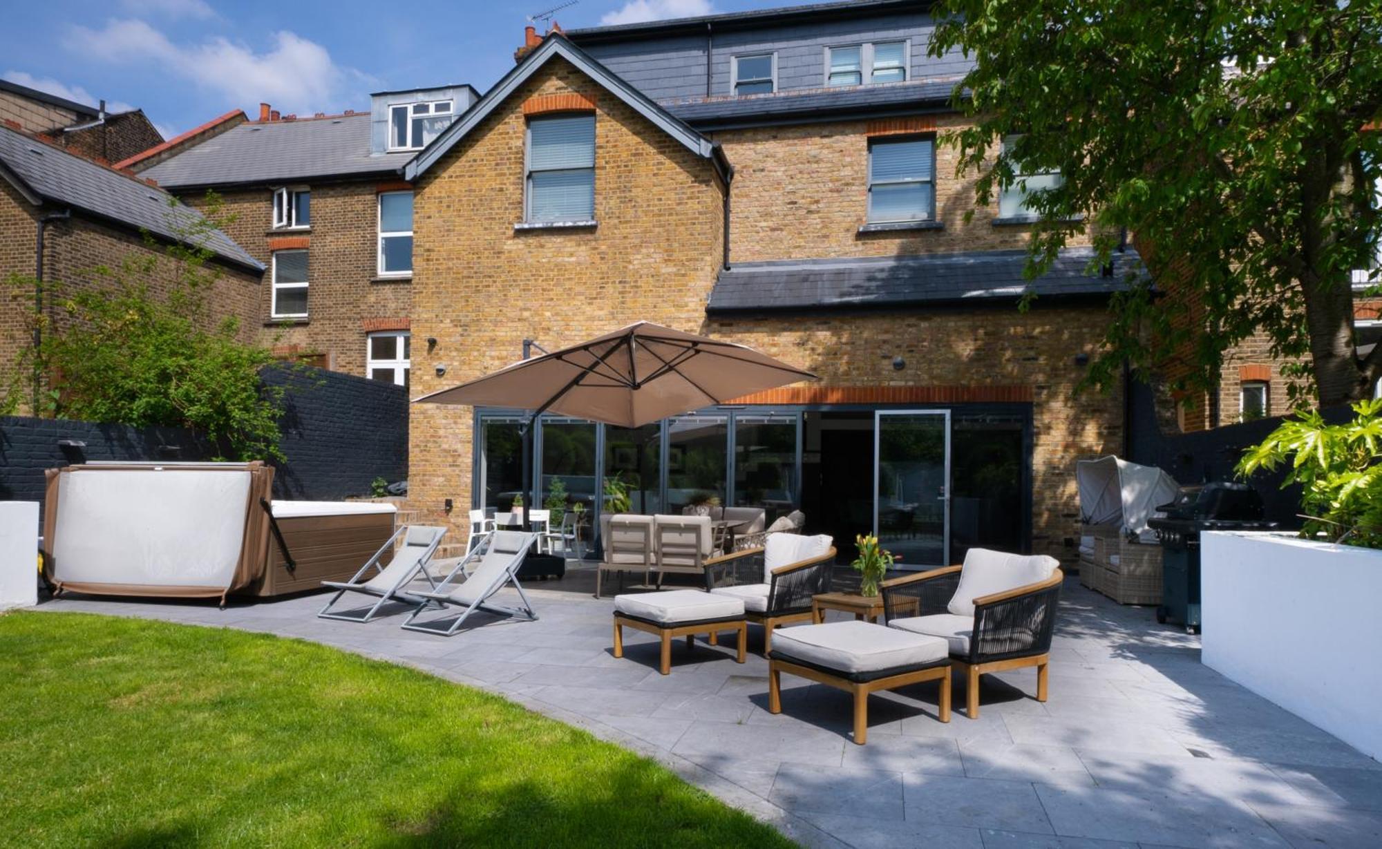 Dream House London With Gym, Cinema And Housekeeper Villa Ийлинг Екстериор снимка