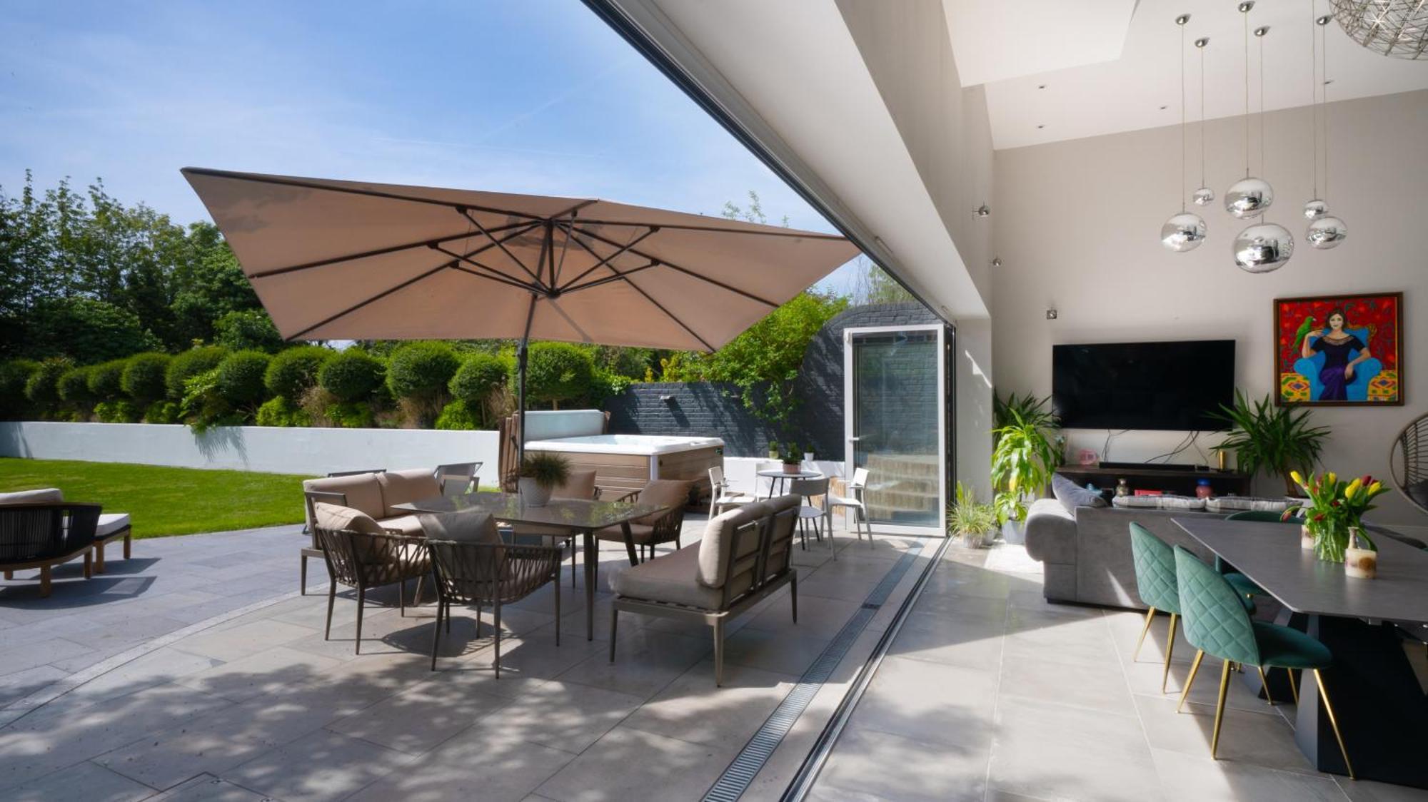 Dream House London With Gym, Cinema And Housekeeper Villa Ийлинг Екстериор снимка